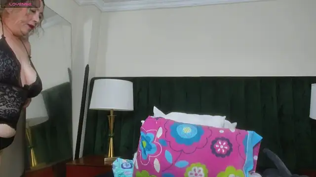 Snapshot of RoxanneSquirt chatting on 05.16.26 RoxanneSquirt online show from 05.16.26