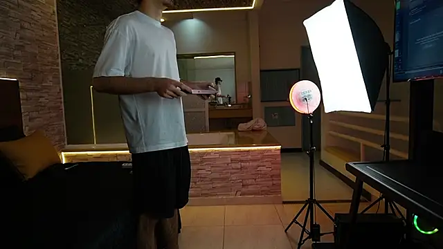 Enzo Crown online show from 04.13.26