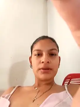 Snapshot of Lyra_Siren chatting on 04.17.26 Lyra Siren online show from 04.17.26