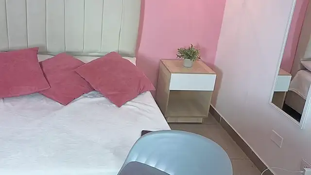 Snapshot of jhan_vassilis chatting on 04.11.26 jhan vassilis online show from 04.11.26