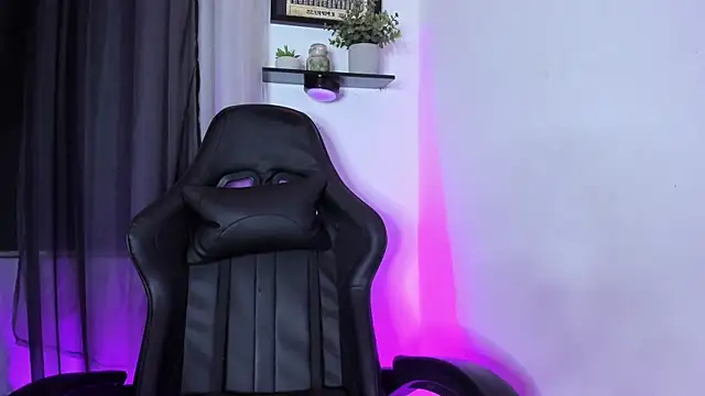 Red DollX online show from 04.14.26