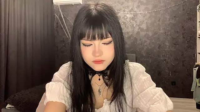 Snapshot of EmilyEmbears chatting on 04.21.26 EmilyEmbears online show from 04.21.26