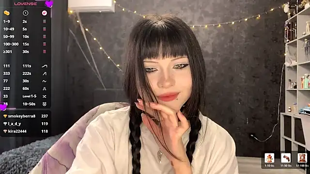 Snapshot of EmilyEmbears chatting on 05.12.26 EmilyEmbears online show from 05.12.26
