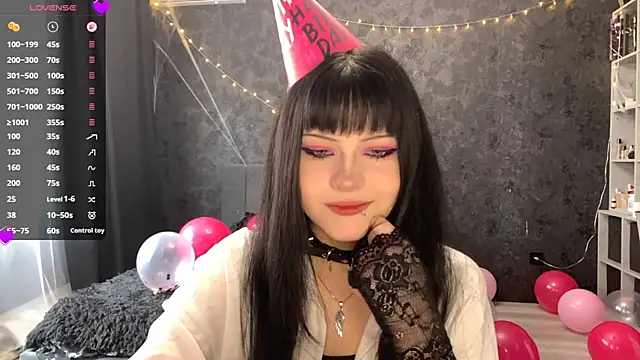 Snapshot of EmilyEmbears chatting on 05.16.26 EmilyEmbears online show from 05.16.26
