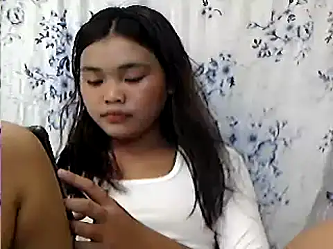 Snapshot of AsianPinay18 chatting on 04.26.26 AsianPinay18 online show from 04.26.26