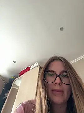 Snapshot of Lindasix chatting on 04.03.26 Lindasix online show from 04.03.26