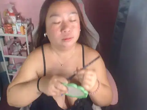 Snapshot of bella_holy chatting on 05.13.26 bella holy online show from 05.13.26