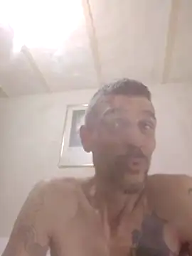 Snapshot of Guillelp chatting on 05.19.26 Guillelp online show from 05.19.26