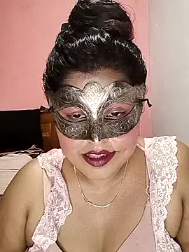 Maskedcurves online show from 05.02.26