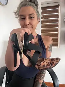 Snapshot of Isabella_varella- chatting on 05.26.26 Isabella varella- online show from 05.26.26