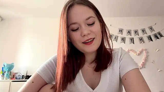 Snapshot of BernieceFender chatting on 04.07.26 BernieceFender online show from 04.07.26