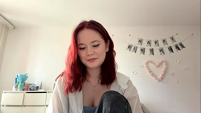 Snapshot of BernieceFender chatting on 04.13.26 BernieceFender online show from 04.13.26