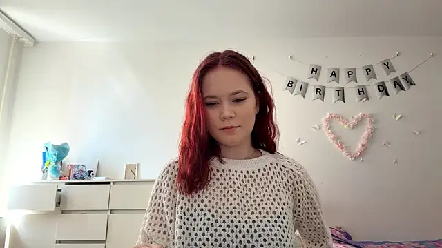 Snapshot of BernieceFender chatting on 04.14.26 BernieceFender online show from 04.14.26