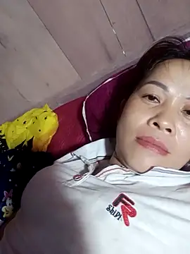Snapshot of -Luni- chatting on 06.16.26 -Luni- online show from 06.16.26