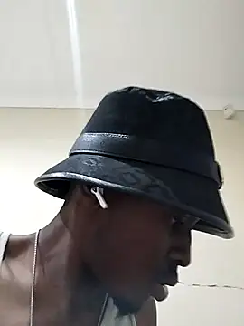 Snapshot of Carlo-Mc chatting on 04.05.26 Carlo-Mc online show from 04.05.26