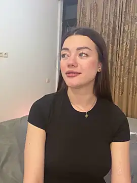 Snapshot of LucyVixxen chatting on 04.08.26 LucyVixxen online show from 04.08.26