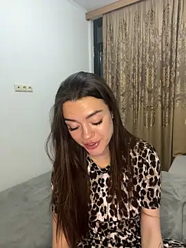 Snapshot of LucyVixxen chatting on 04.15.26 LucyVixxen online show from 04.15.26