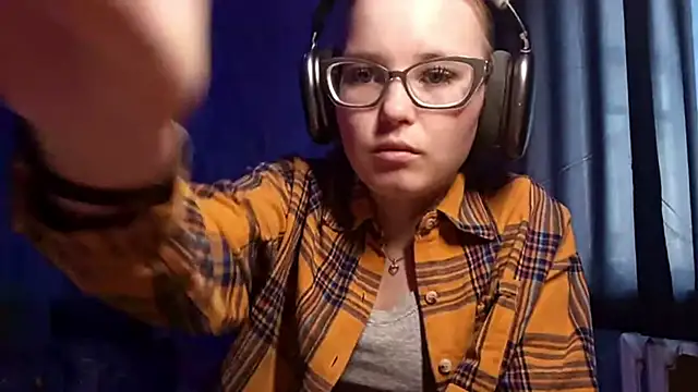 Snapshot of Sheriscute chatting on 04.07.26 Sheriscute online show from 04.07.26