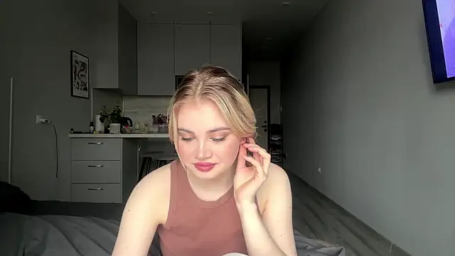 Snapshot of kirtova_ chatting on 04.21.26 kirtova online show from 04.21.26