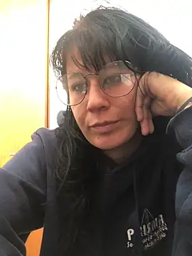 Laacoluu online show from 04.07.26