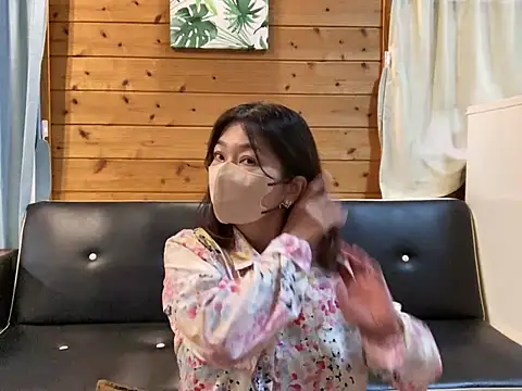 Snapshot of lemonade_madame chatting on 04.18.26 lemonade madame online show from 04.18.26