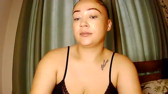 Snapshot of Theone_T chatting on 06.22.26 Theone T online show from 06.22.26