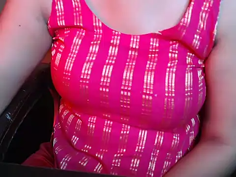 Snapshot of Kiarax1 chatting on 05.22.26 Kiarax1 online show from 05.22.26