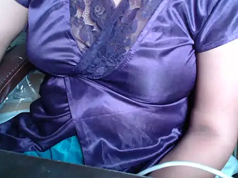 Snapshot of Kiarax1 chatting on 05.29.26 Kiarax1 online show from 05.29.26
