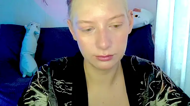 Snapshot of earn_my_lily chatting on 04.18.26 earn my lily online show from 04.18.26