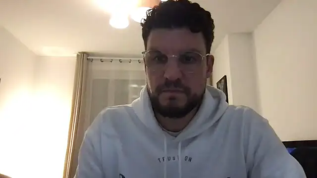 Snapshot of YoloNude chatting on 04.05.26 YoloNude online show from 04.05.26