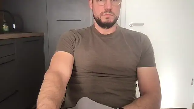 Snapshot of YoloNude chatting on 04.07.26 YoloNude online show from 04.07.26