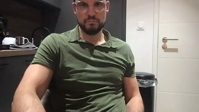 Snapshot of YoloNude chatting on 04.07.26 YoloNude online show from 04.07.26