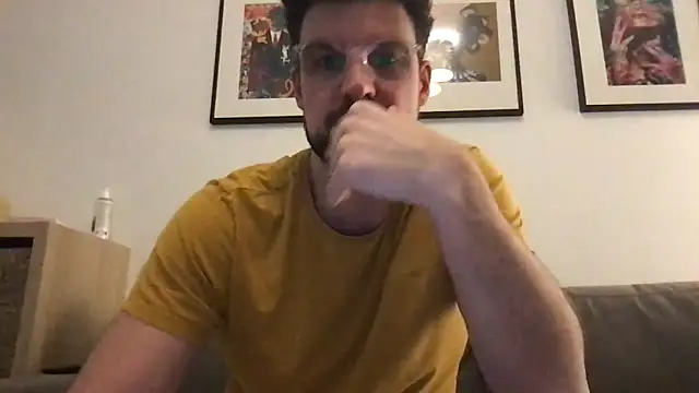 Snapshot of YoloNude chatting on 04.09.26 YoloNude online show from 04.09.26