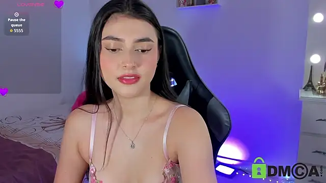 Snapshot of esmeralda_le chatting on 06.14.26 esmeralda le online show from 06.14.26