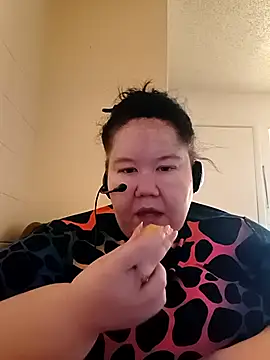 Snapshot of hisalphaqueen27 chatting on 04.15.26 hisalphaqueen27 online show from 04.15.26