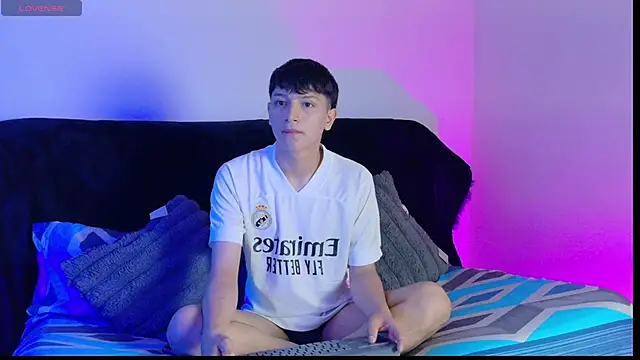 Snapshot of SaNti_ll chatting on 05.28.26 SaNti ll online show from 05.28.26