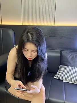 Snapshot of HY-QIAN chatting on 06.12.26 HY-QIAN online show from 06.12.26