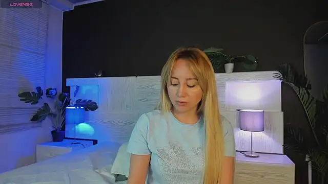 Snapshot of angelina_hilton chatting on 06.30.26 angelina hilton online show from 06.30.26