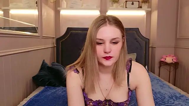 Snapshot of Molly_Voses chatting on 04.21.26 Molly Voses online show from 04.21.26