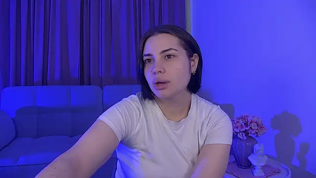 Snapshot of AdrianaToress chatting on 05.08.26 AdrianaToress online show from 05.08.26