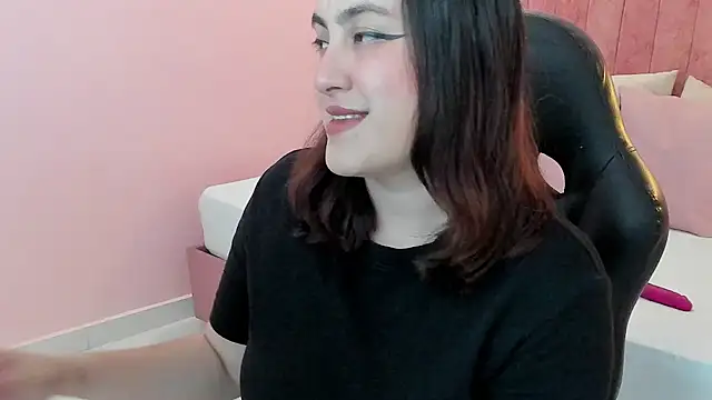 Snapshot of lilaa_sky chatting on 05.20.26 lilaa sky online show from 05.20.26