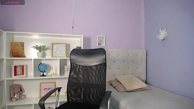 velveth noir online show from 04.14.26