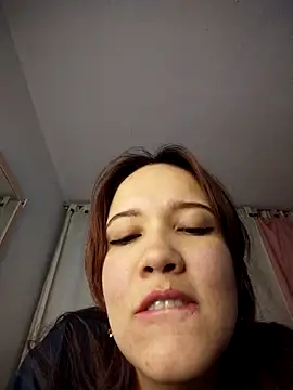 Snapshot of AdrianaFrank chatting on 05.29.26 AdrianaFrank online show from 05.29.26