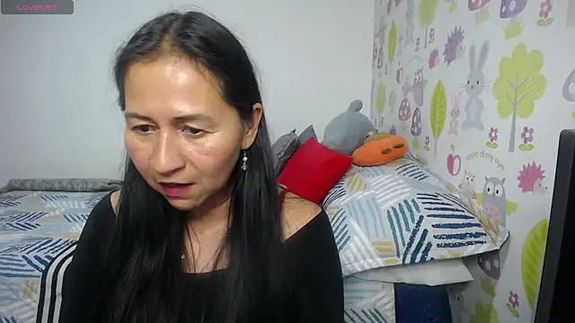Snapshot of Tyna_b chatting on 06.14.26 Tyna b online show from 06.14.26