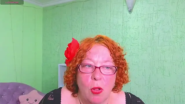 Snapshot of Fara_Flutte chatting on 06.12.26 Fara Flutte online show from 06.12.26