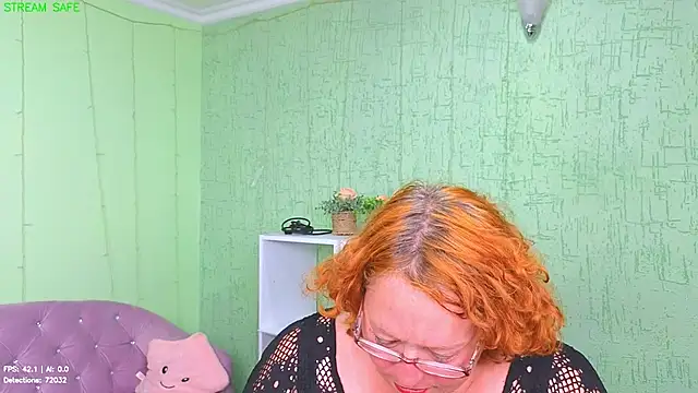 Snapshot of Fara_Flutte chatting on 07.17.26 Fara Flutte online show from 07.17.26
