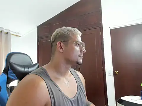 Snapshot of Iron_leo chatting on 04.07.26 Iron leo online show from 04.07.26