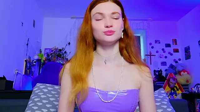 Snapshot of Annaroxann chatting on 06.17.26 Annaroxann online show from 06.17.26
