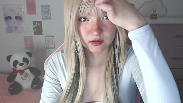 Snapshot of Sweet_Skyy chatting on 04.15.26 Sweet Skyy online show from 04.15.26