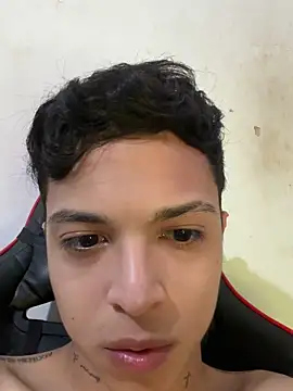 Snapshot of ZAndrew_Gold chatting on 06.11.26 ZAndrew Gold online show from 06.11.26